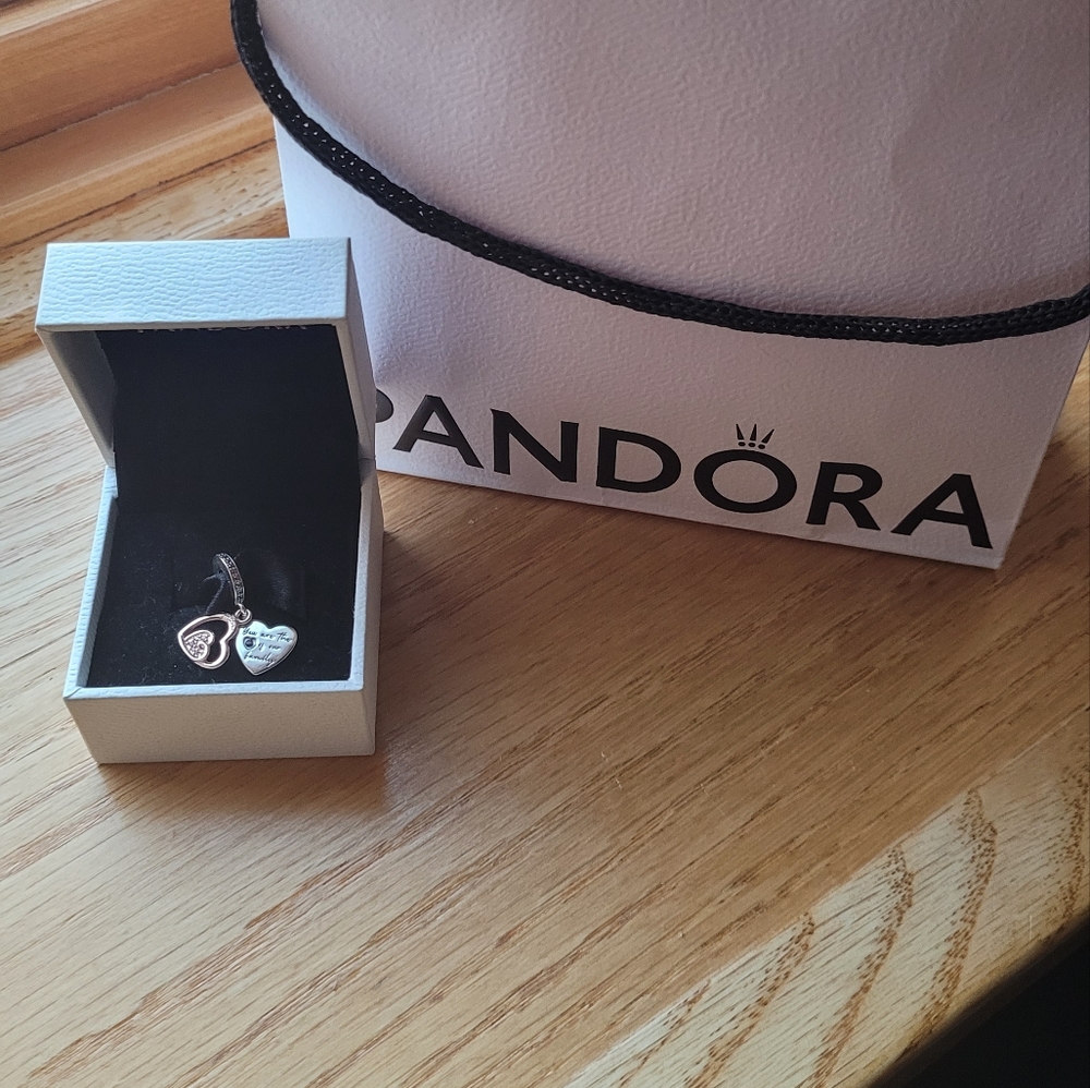 NEW PANDORA Mother's Day Charm💕